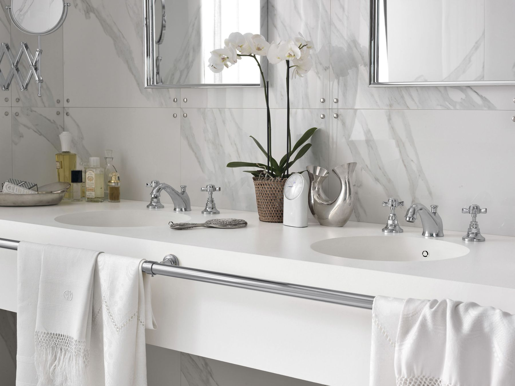 sites/pt-br.corian.com/IMG/jpg/bathroom-surface-modern-retro-purity-01.jpg
